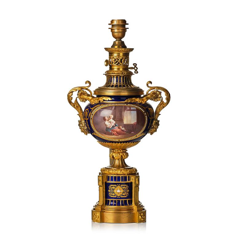 Bordslampa, porslin. "Sèvres", Frankrike, omkring 1900.