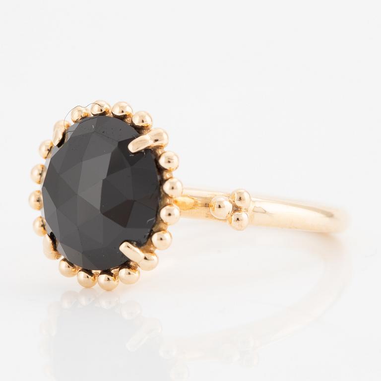 Ring 14K with black stone, possibly spinel, Pandora.