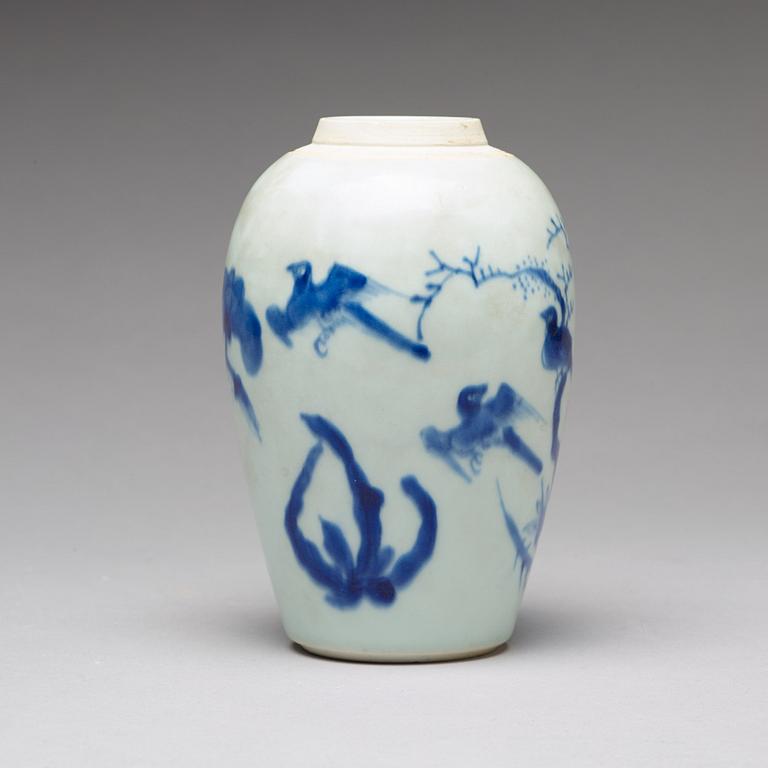 A blue and white Transitional vase, 17th Century.