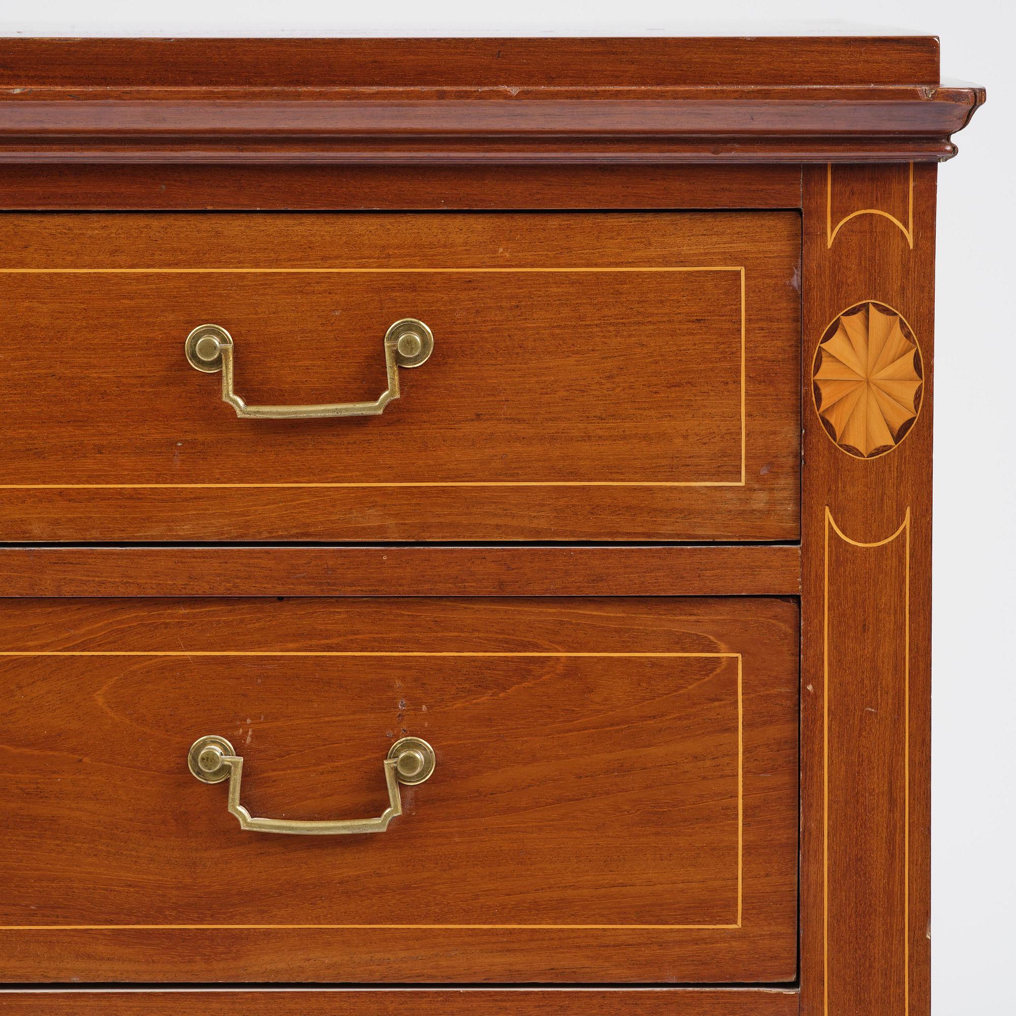 A late Gustavian mahogany writing commode in the manner of I. Löfgren, Stockholm circa 1800.
