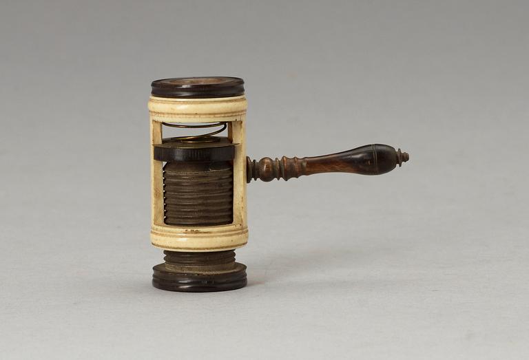 MIKROSKOP, s.k Wilson screw barrel microscope, England, 1700-tal.