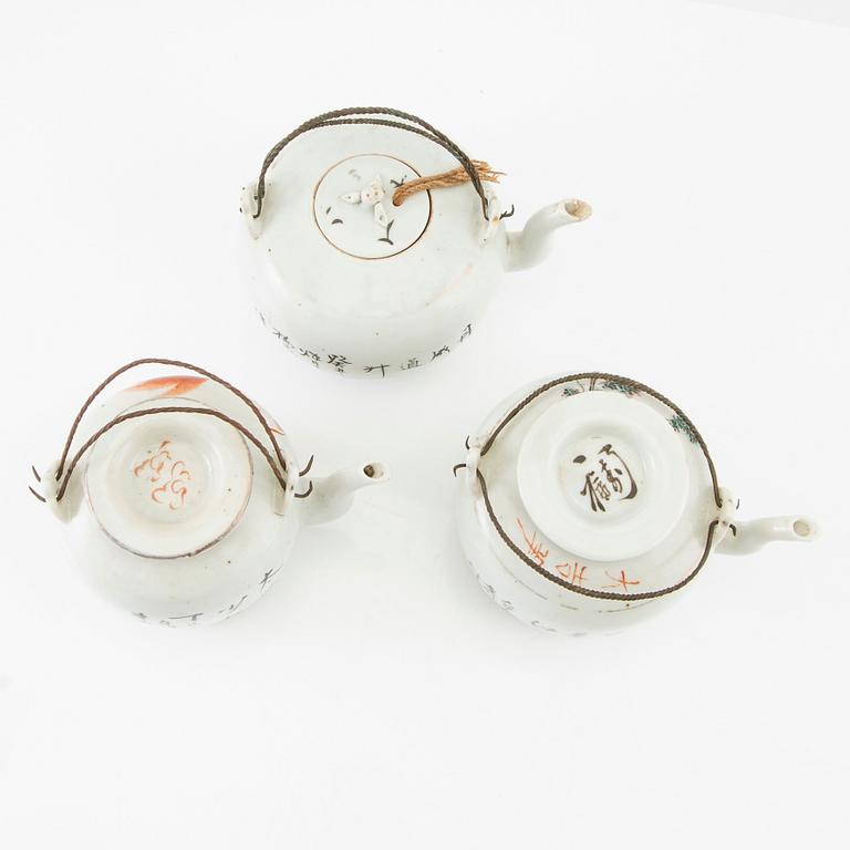 A set of three Chinese tea pots, 20th century.