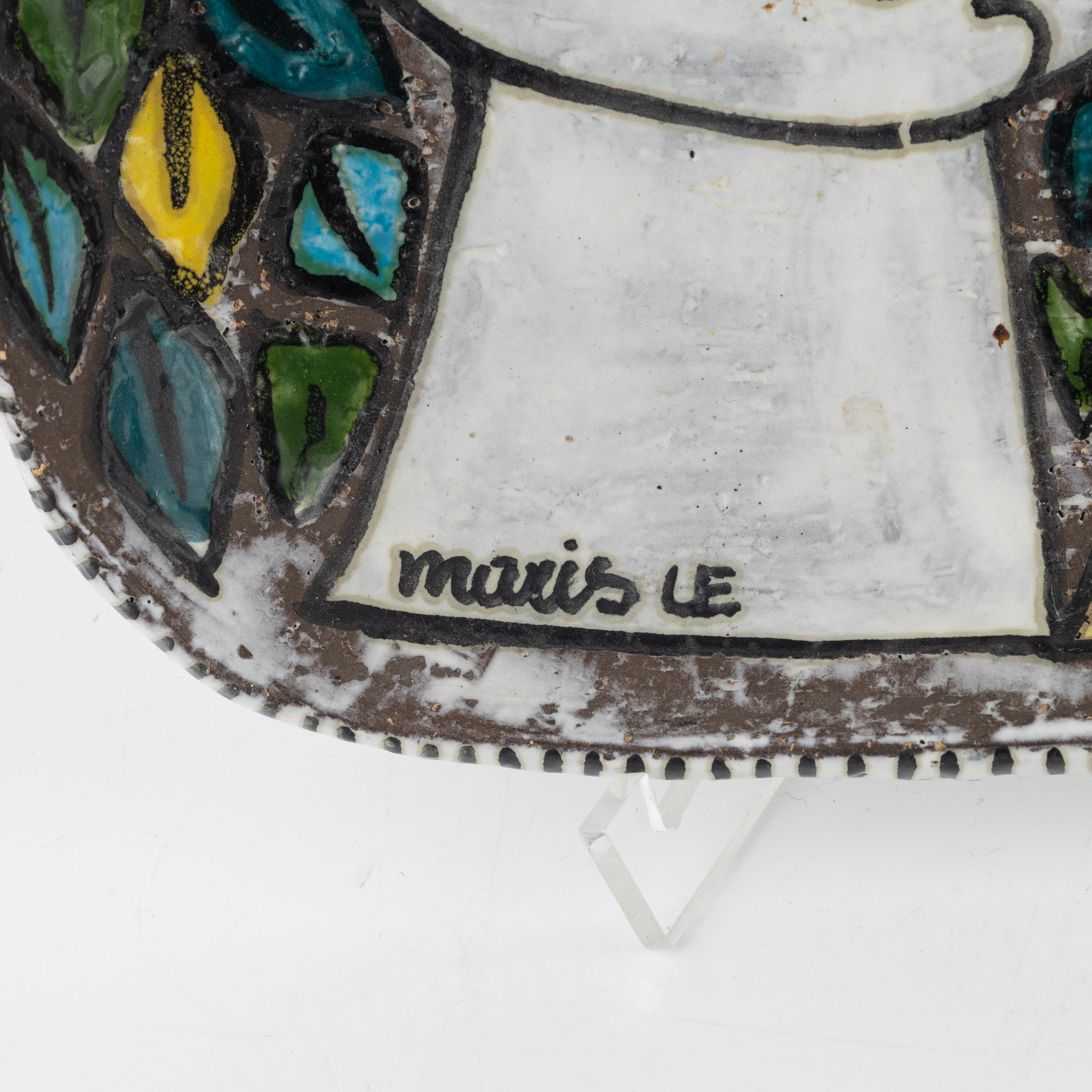 Mari Simmulson, a vase and two dishes, Upsala-Ekeby.