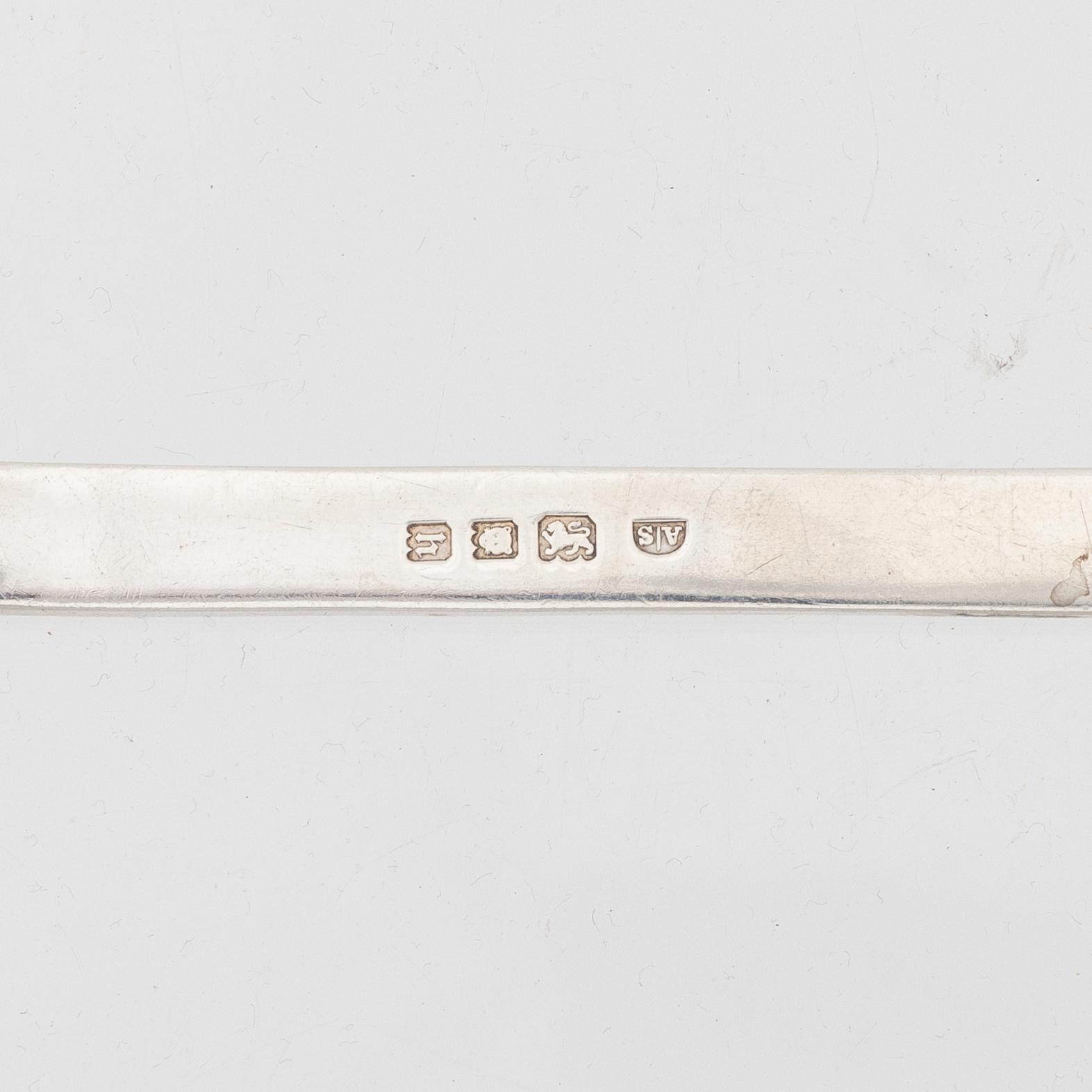 A pair of silver salad servers, London, England 1921-23.