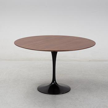 Eero Saarinen, soffbord, "Tulip", undertill brickmärkt KnollStudio Eero Saarinen. Modellen formgiven 1956.