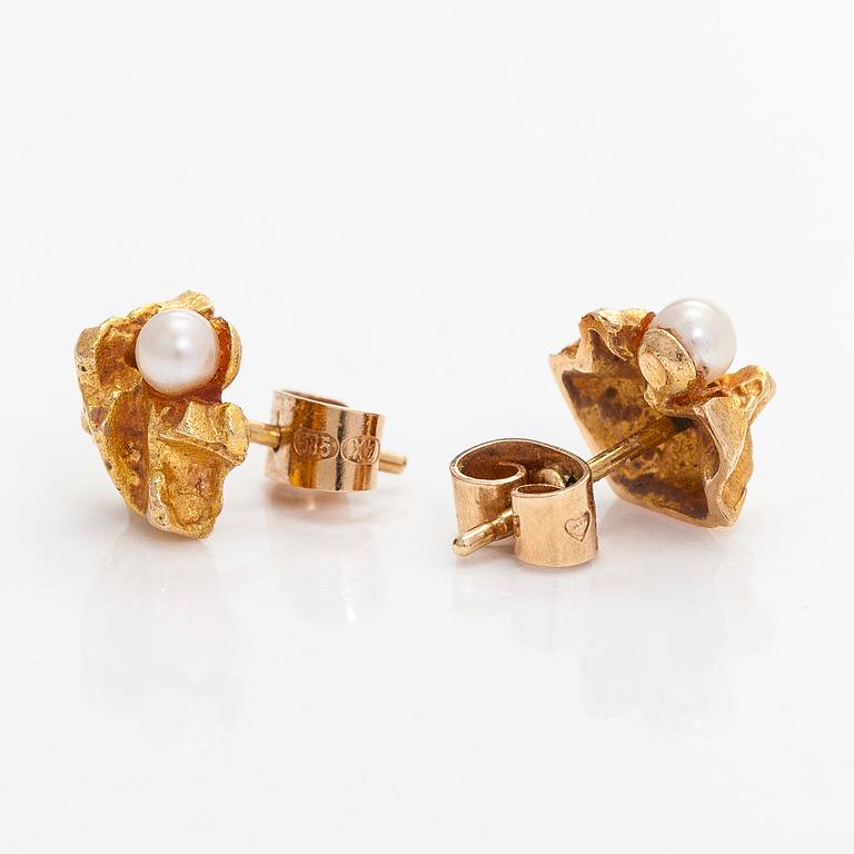 Björn Weckström, earrings, “Saana”, cultured pearls, 14K gold. Lapponia 1975.