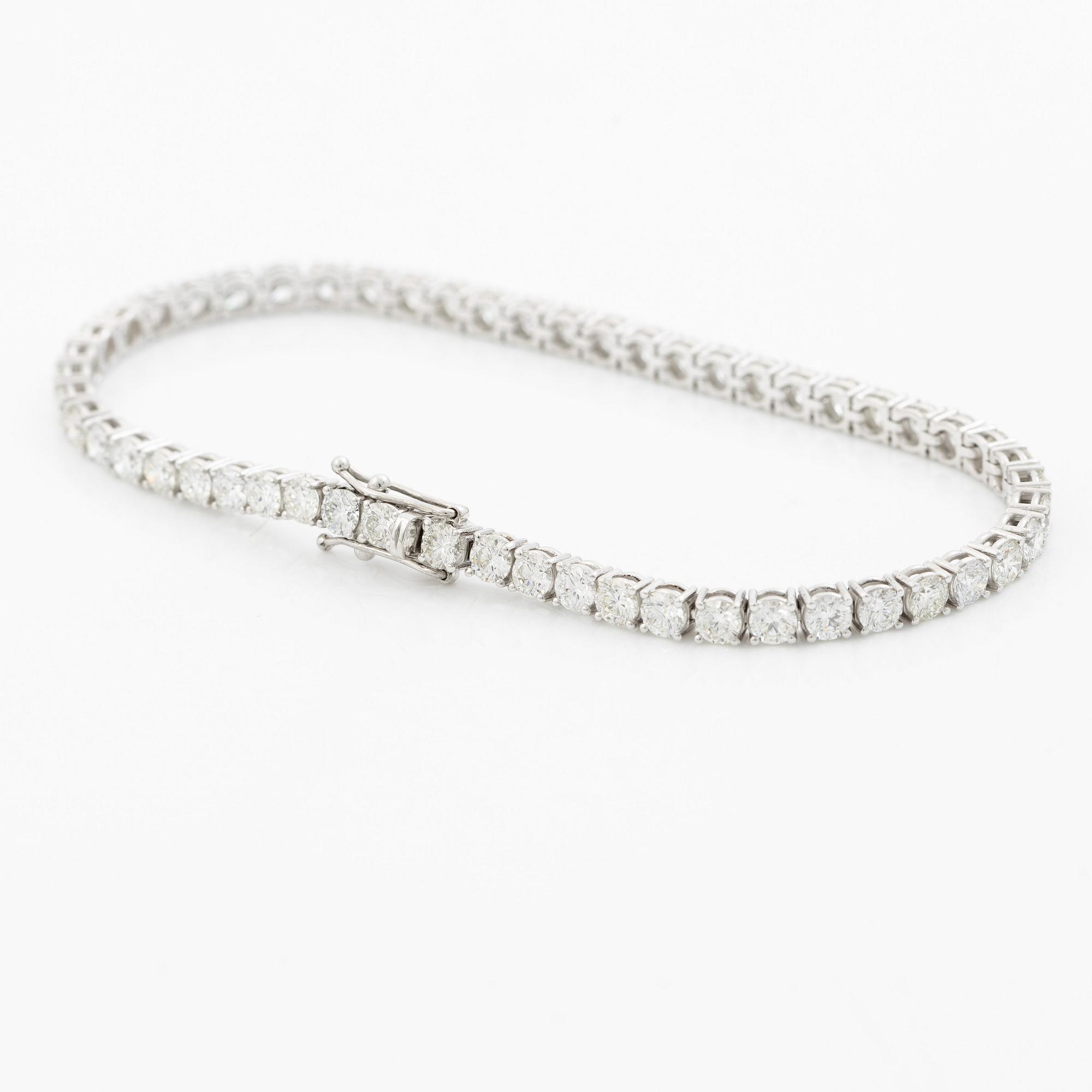Tennis bracelet 18K white gold with round brilliant-cut diamonds, a total of 6.42 ct.