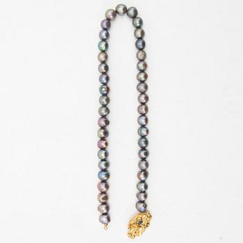 Elon Arenhill, collier, odlade pärlor och hänge i 18k guld med safir och diamant.