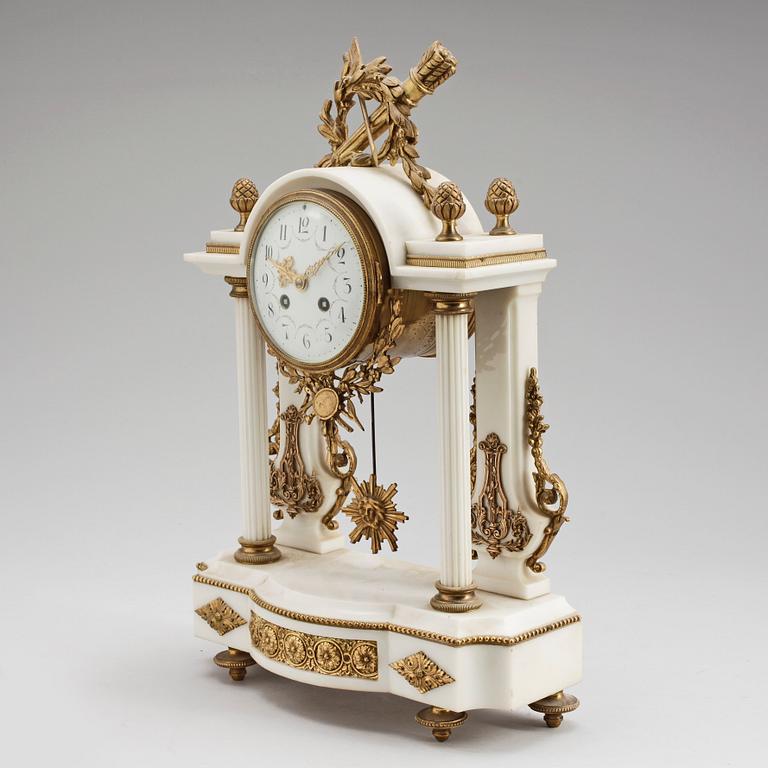 BORDSPENDYL, Louis XVI-stil, 1900-tal.
