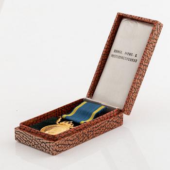 A Swedish gold medal, 18 ct, in box. 1954.