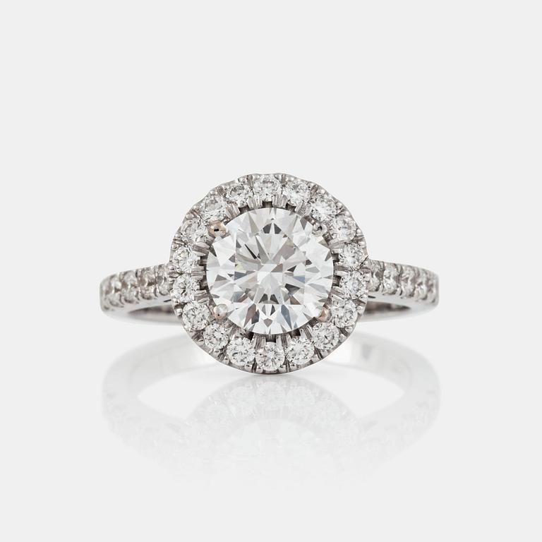 A brilliant-cut diamond ring. Center stone 1.65 ct, quality E/IF according to certificate from GIA.