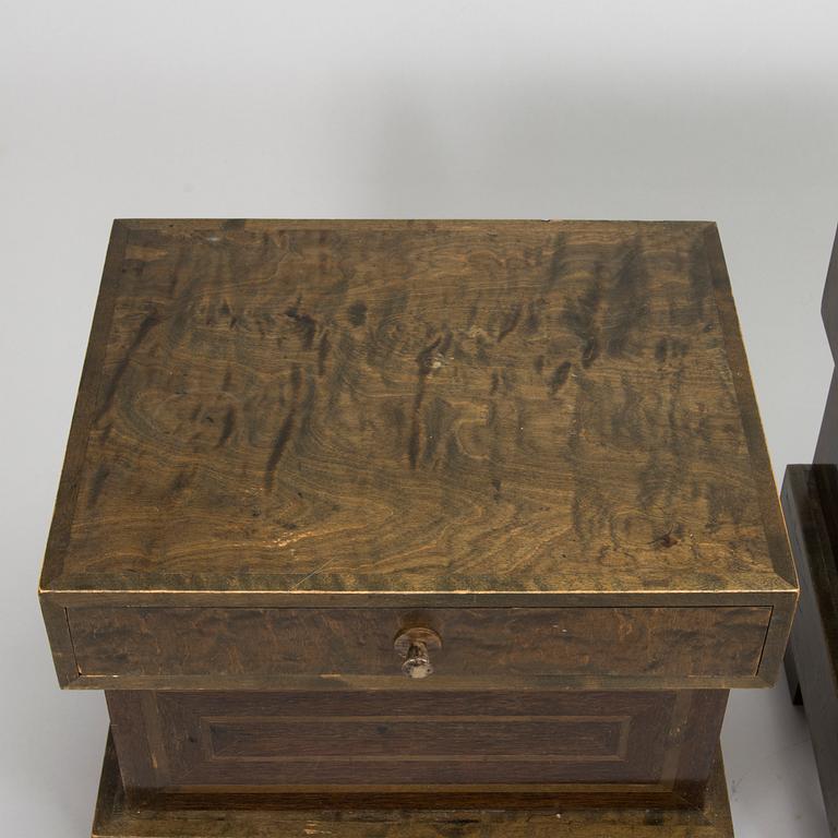 A pair of 1930s nightstands.