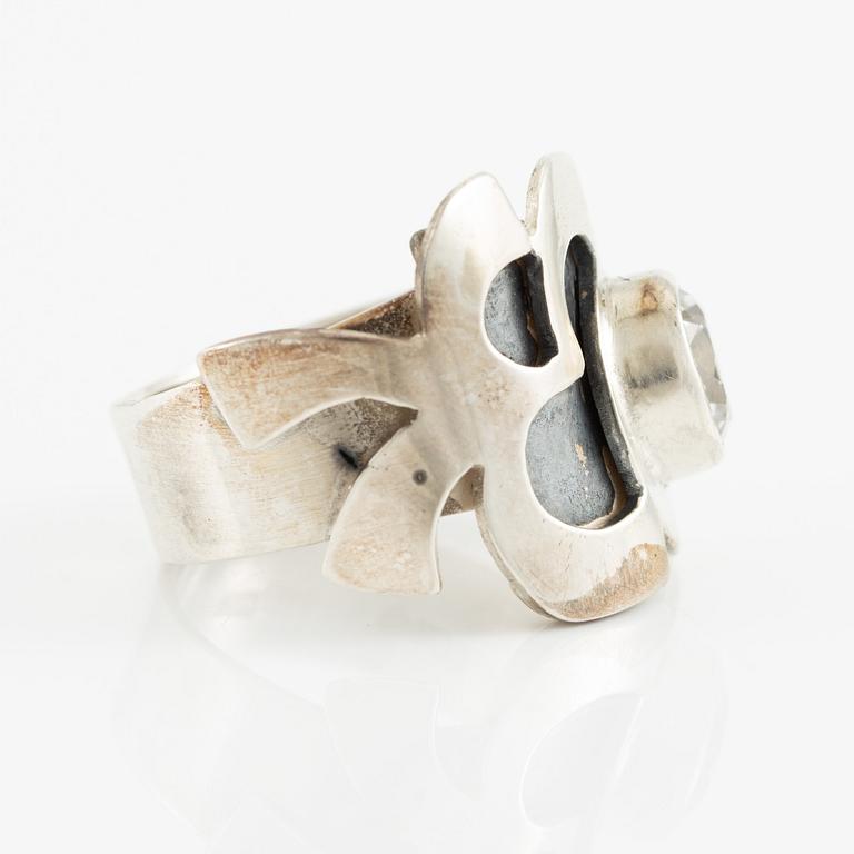 Jan-Christer Lundqvist, ring, sterlingsilver med sten, Skövde 1998.