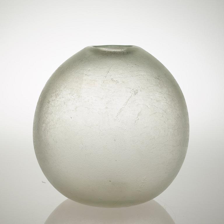 A Carlo Scarpa 'Corroso' glass vase, Venini, Murano, Italy, ca 1940.