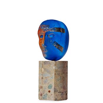 285. A unique Bertil Vallien sand cast glass sculpture, "Head", Kosta Boda 1999.