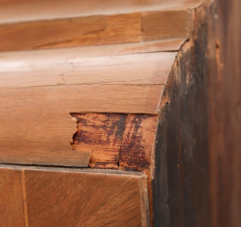 SKÅP PÅ BENSTÄLLNING, delvis rokoko, Sydeuropa, 1700-/1900-tal.