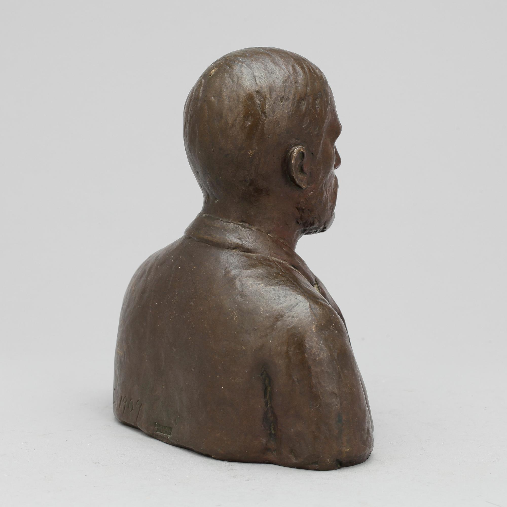 PORTRÄTTBYST, brons, monogramsignerad o daterad 1909.