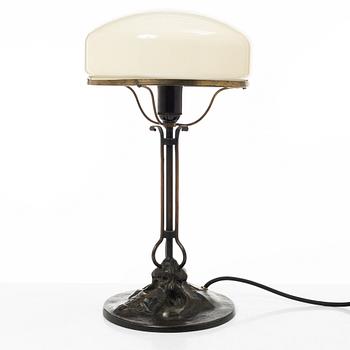 Evard Trulsson, bordslampa, brons med dekor av döskalle i foten, 1900-talets början.
