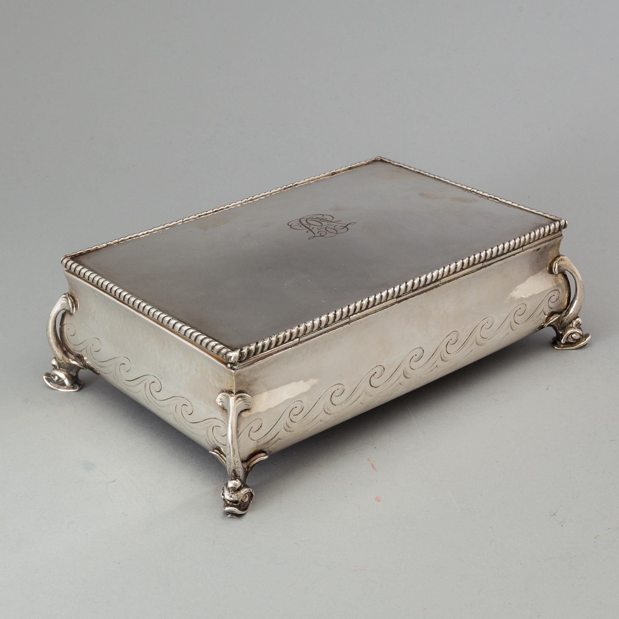A silver cigar box by firma Karl Anderson in Stockholm 1927.