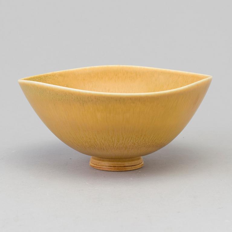 BERNDT FRIBERG, a stoneware bowl from Gustavsberg, signed.