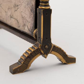 BORDSDEKORATION/KARTA, försilvrad mässing och brons, Ryssland, märkt K. Berto, 1800-talets slut.