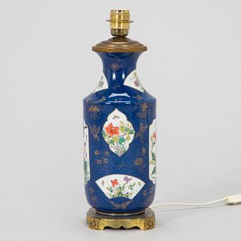 Vas, porslin. Troligen Samson, Frankrike, omkring 1900.