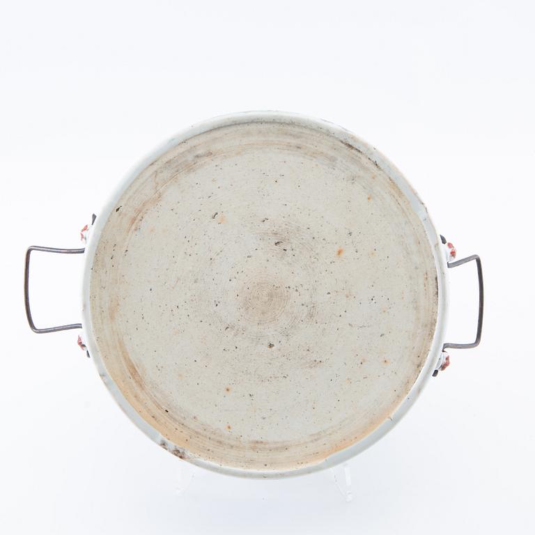 Tureen with lid, China 20th century.