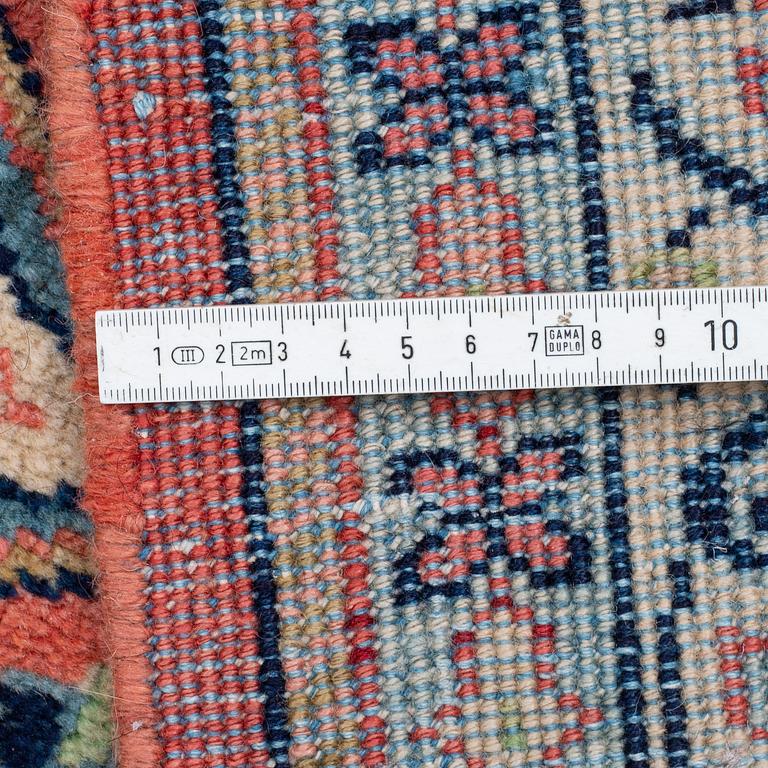 MATTA, old Mahal/Sarouk, ca 313 x 133 cm.