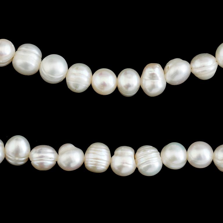 COLLIER, odlade vittonade sötvattenspärlor.