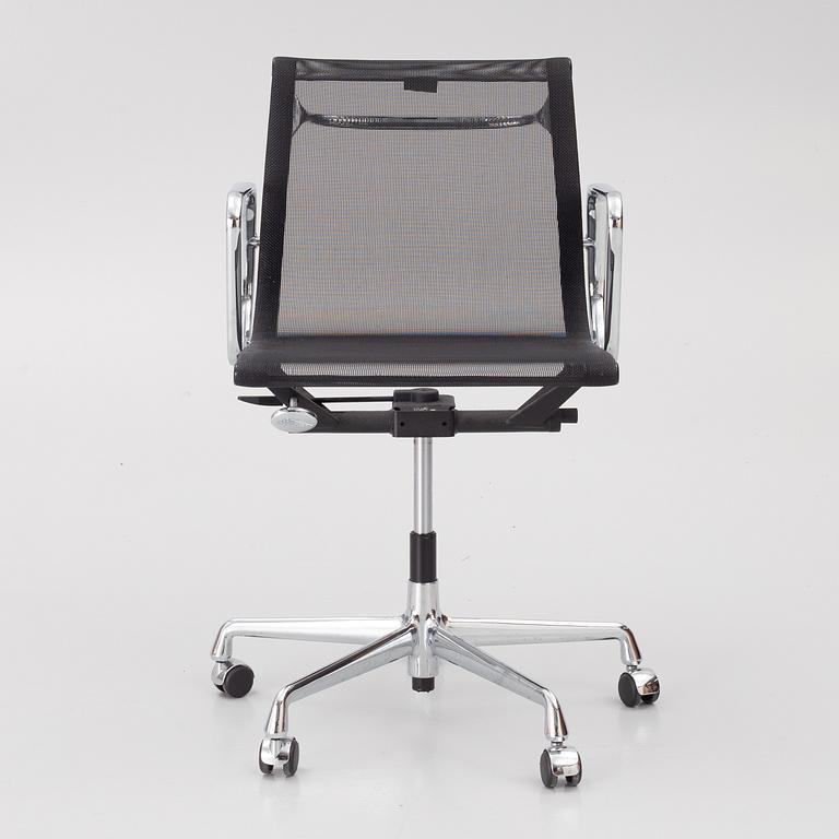 Charles & Ray Eames, Armchair/office chair, EA 108, Vitra.