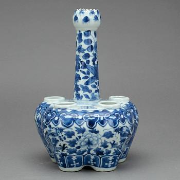 TULPANVAS, porslin, Kina, 1800-tal.