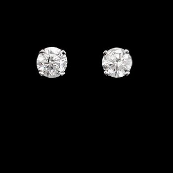 ÖRHÄNGEN, 1 par, 14 k vitguld, briljantslipade diamanter tot 0.33 ct.