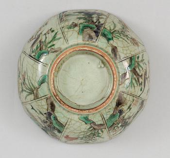 A famille verte bowl, Qing dynasty, Kangxi (1662-1722).