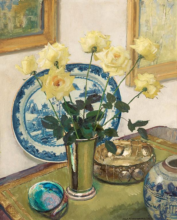 Olle Hjortzberg, Still life with yellow roses and chinese porcelain.