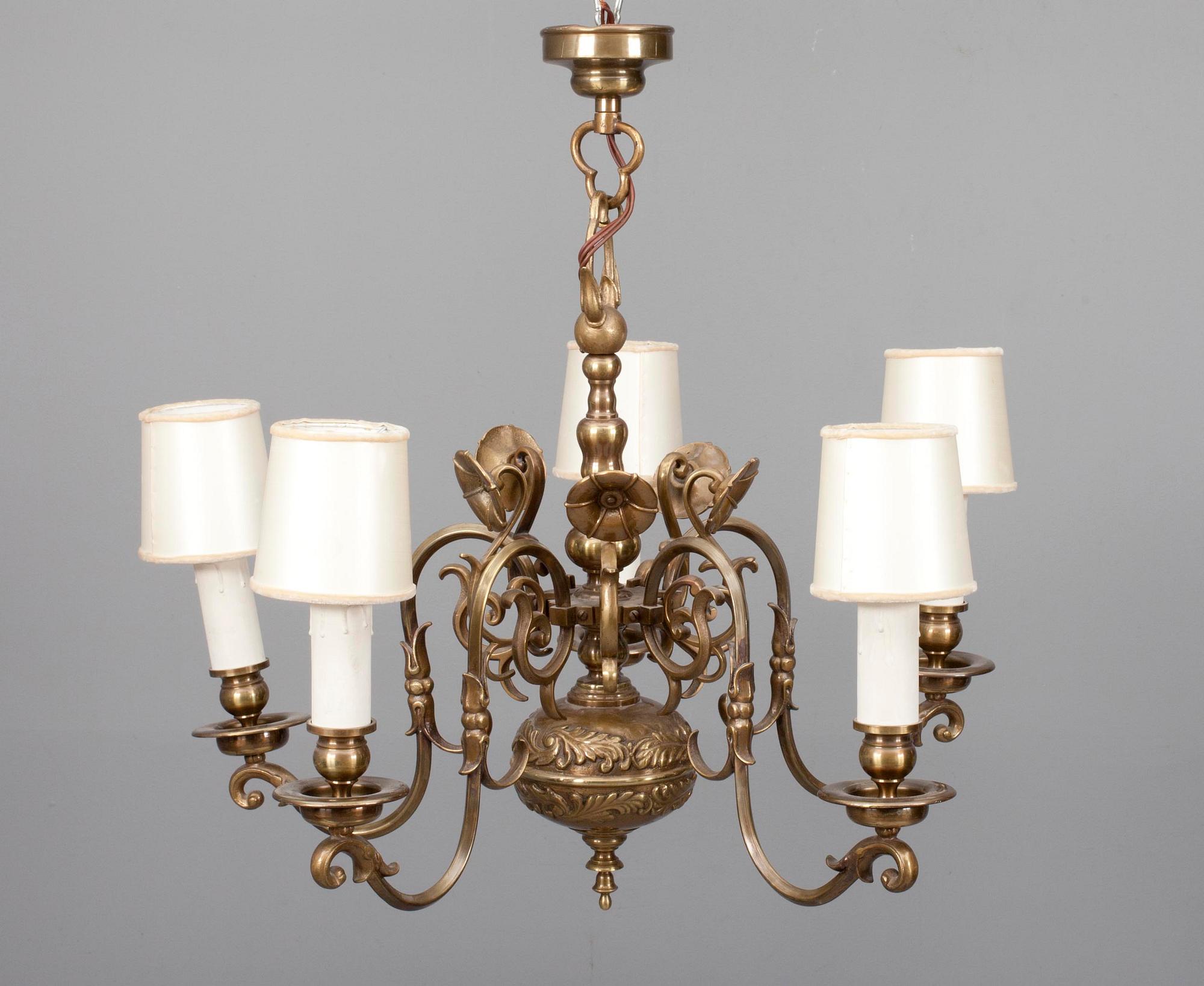 TAKKRONA, barockstil, 1900-talets första hälft. Höjd 67 cm.