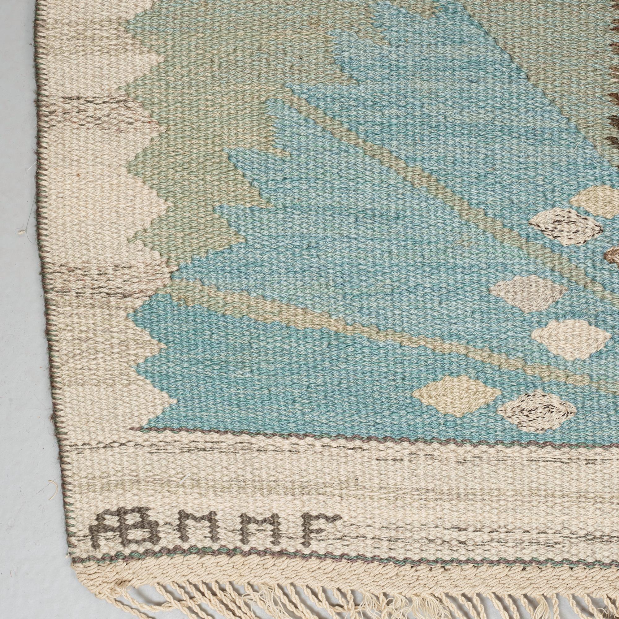 CARPET. "Park, blå och grön". Flat weave. 361,5 x 278 cm. Signed AB MMF BN.