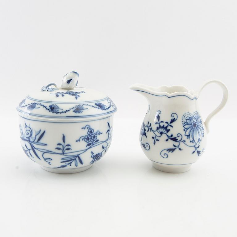 Service 89 pcs "Onion Pattern" Meissen, second half of the 20th century.