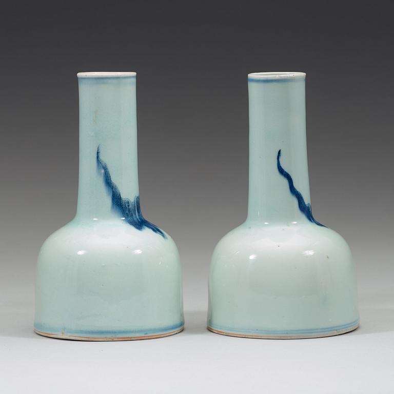 A pair of blue and white porcelain mallet form vases, Qing dynasty, 19th century.