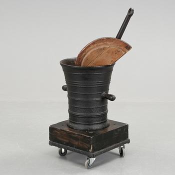 APOTEKSMORTEL, gjutjärn, 1700/1800-tal.