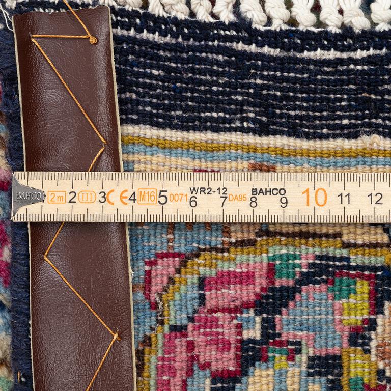 Rug, Kirman, Mille de Fleur, approx. 440 x 304 cm.