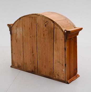 ÖVERSKÅP, rokoko, 1700-tal.