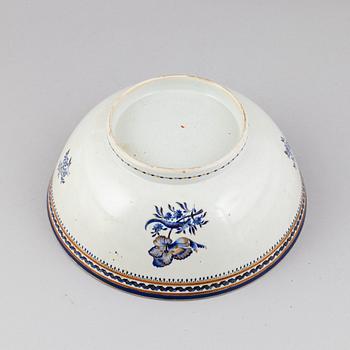 Bålskål, porslin, Kina, Jiaqing (1796-1820).