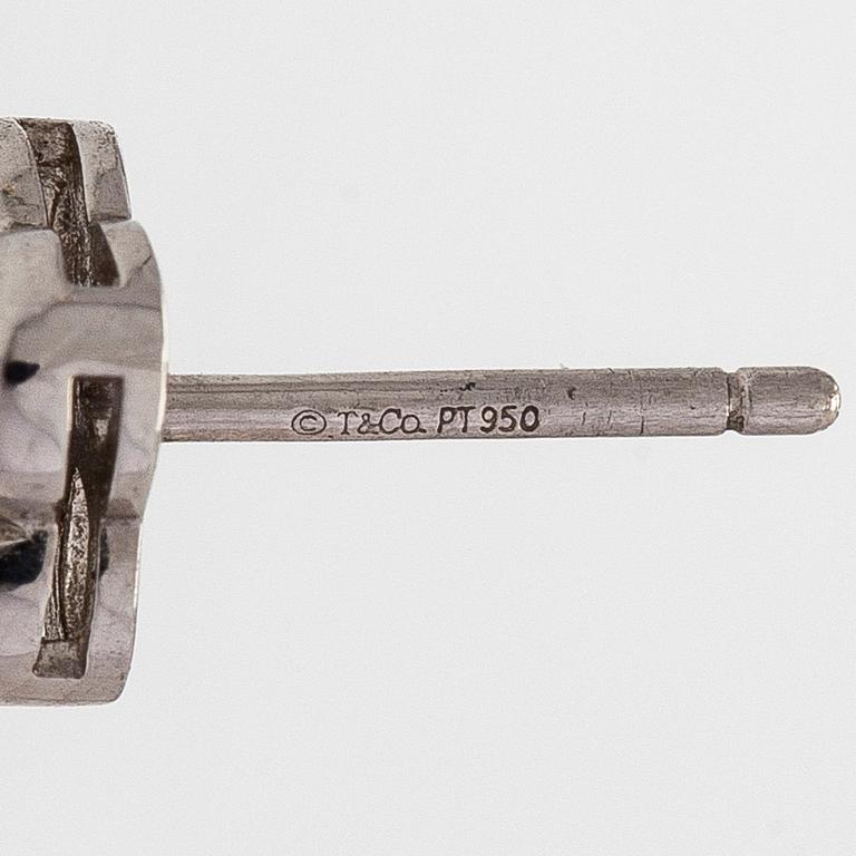 Tiffany & Co, Lace Flower korvakorut, platinaa ja timantteja.
