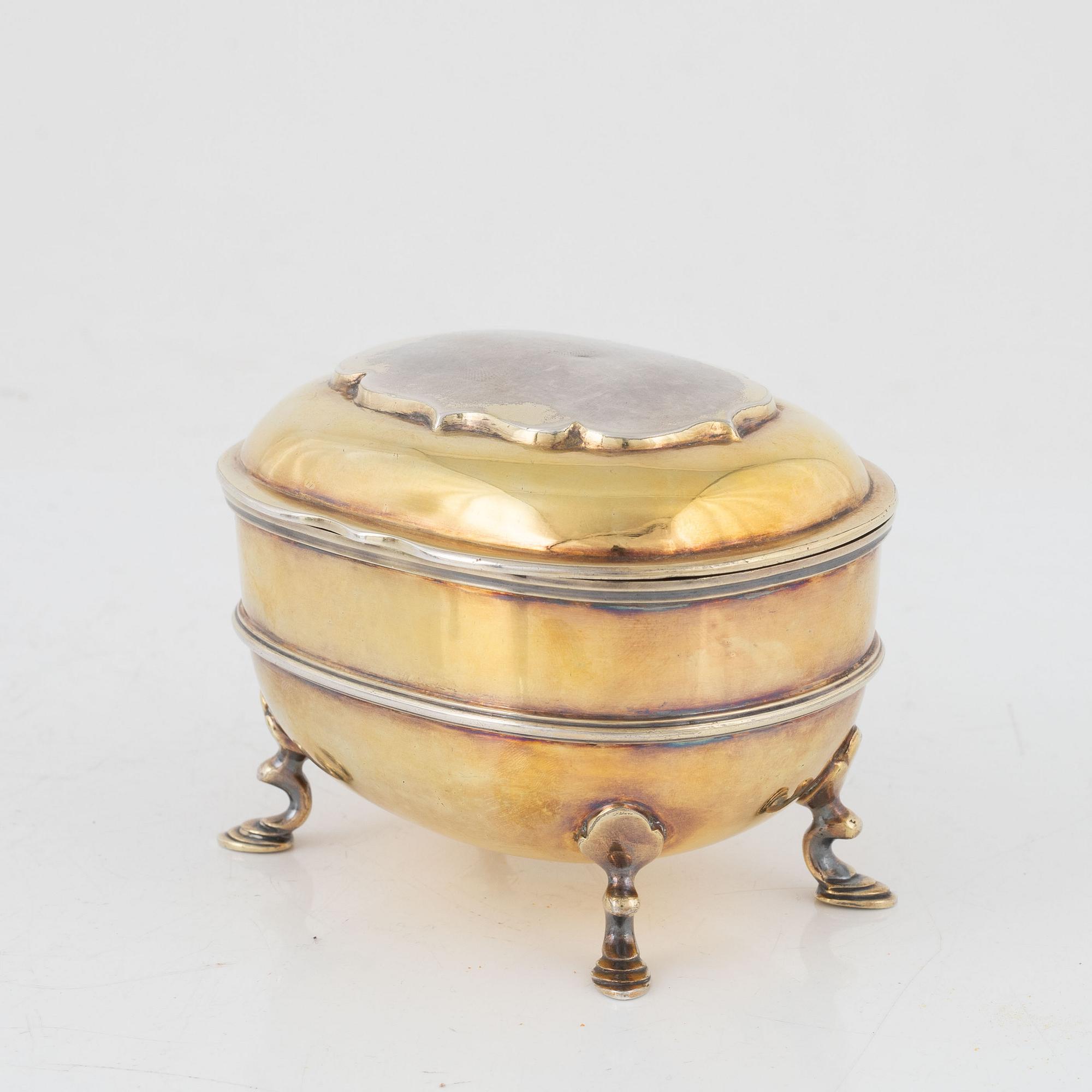 A parcel-gilt silver sugar box, Carrington & Co, London, England, 1894.