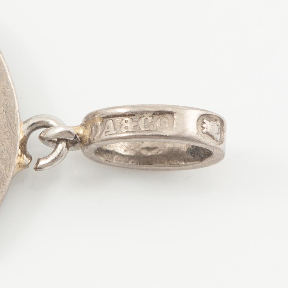 Two pendants in 18K gold and white gold.