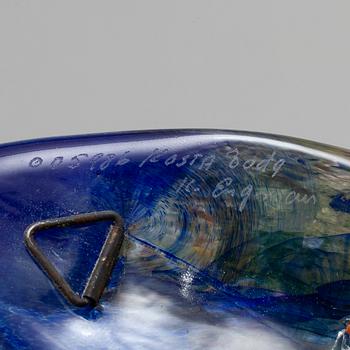 KJELL ENGMAN, VAS samt SKULPTURER, 2 st, glas, Kosta Boda, signerade.