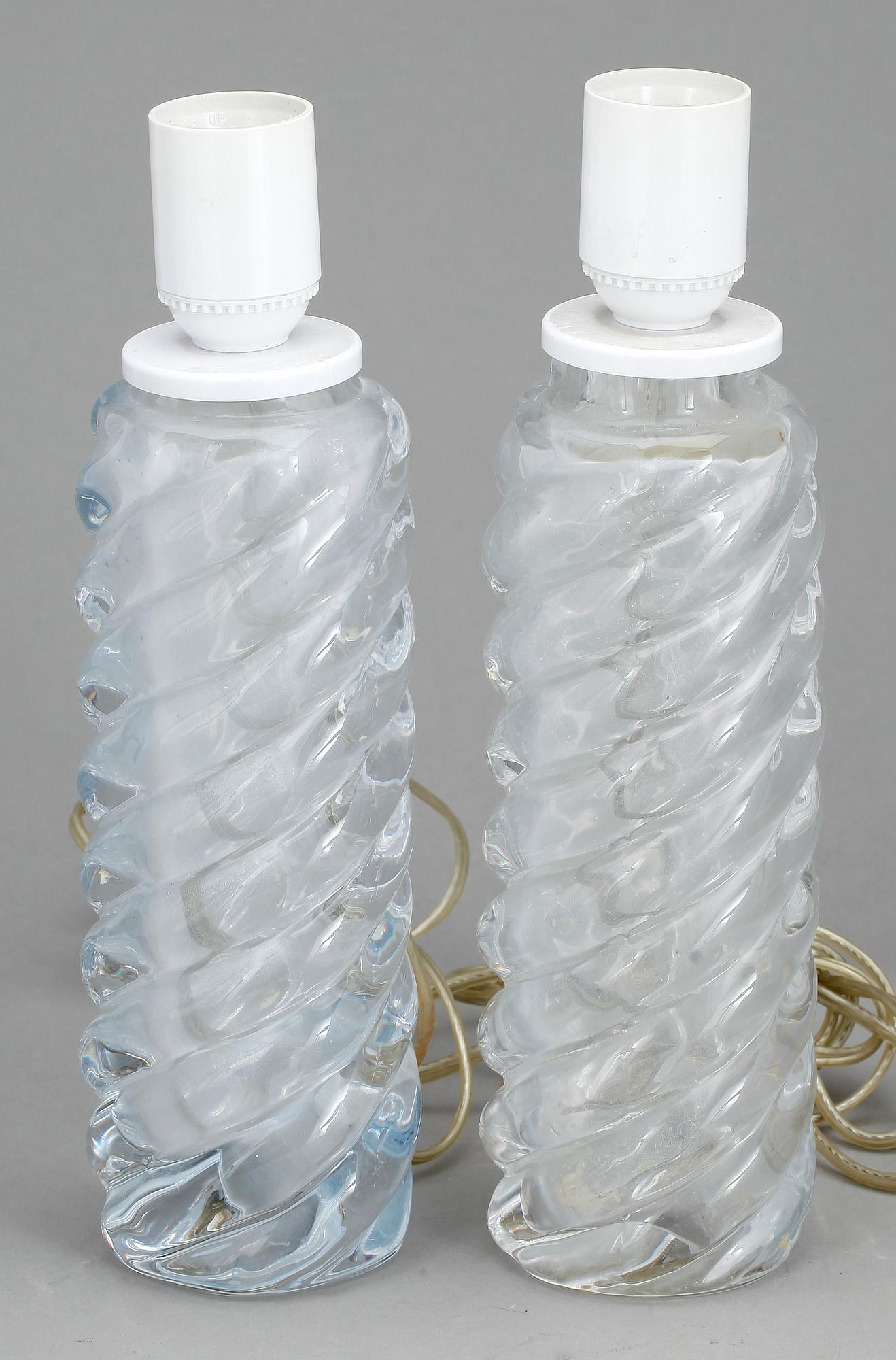 BORDSLAMPOR, ett par, glas, möjligen Reijmyre, 1900-talets andra hälft.