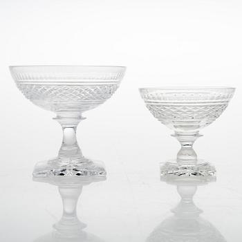 BÅLSKÅL, KARAFF och 87 st GLAS, glas.