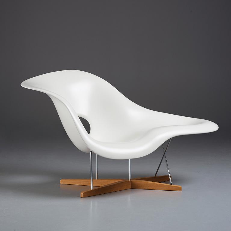 Charles & Ray Eames, "La Chaise", Vitra 2012.