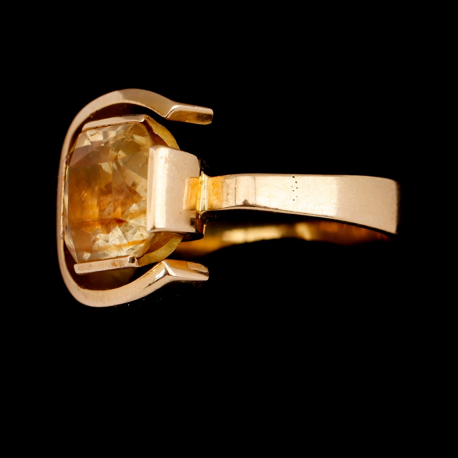 RING, 18 k guld, citrin. Total vikt ca 19 g.